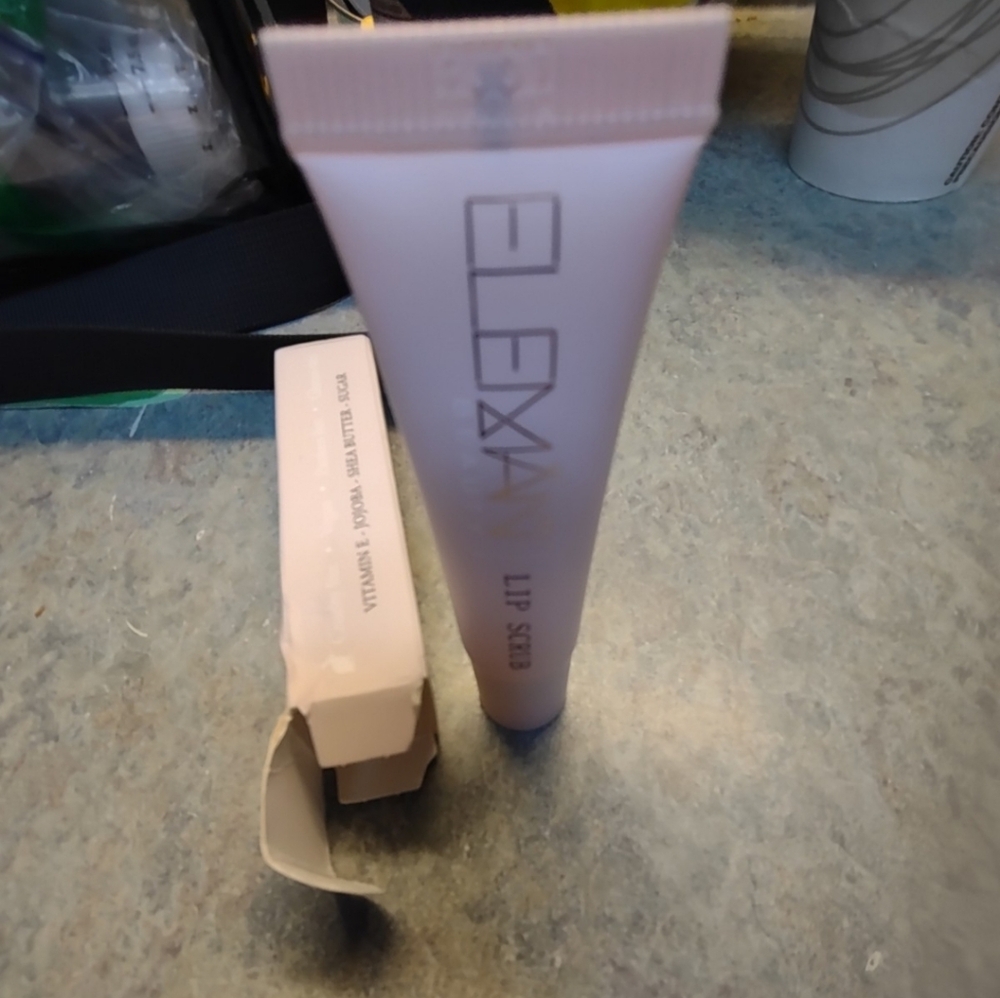 Eleman Beauty Lip Scrub